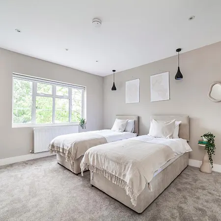 Arte Stays - Serviced Apartments For Leisure And Business - Private Parking - 12 Minutes Walking From Wembley Stadium Londres Extérieur photo