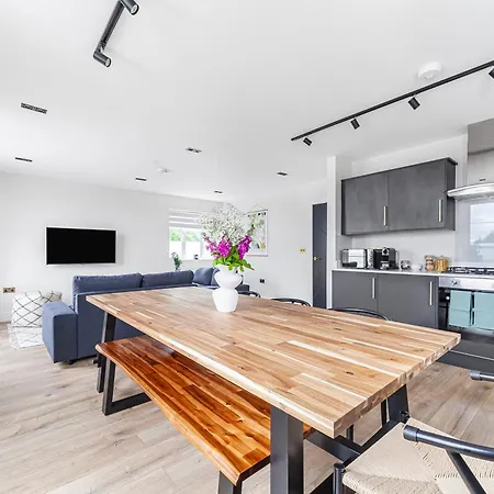 Arte Stays - Serviced Apartments For Leisure And Business - Private Parking - 12 Minutes Walking From Wembley Stadium Londres Extérieur photo